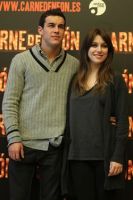 Mario Casas y Ángela Molina, juntos en 'Carne de neón'